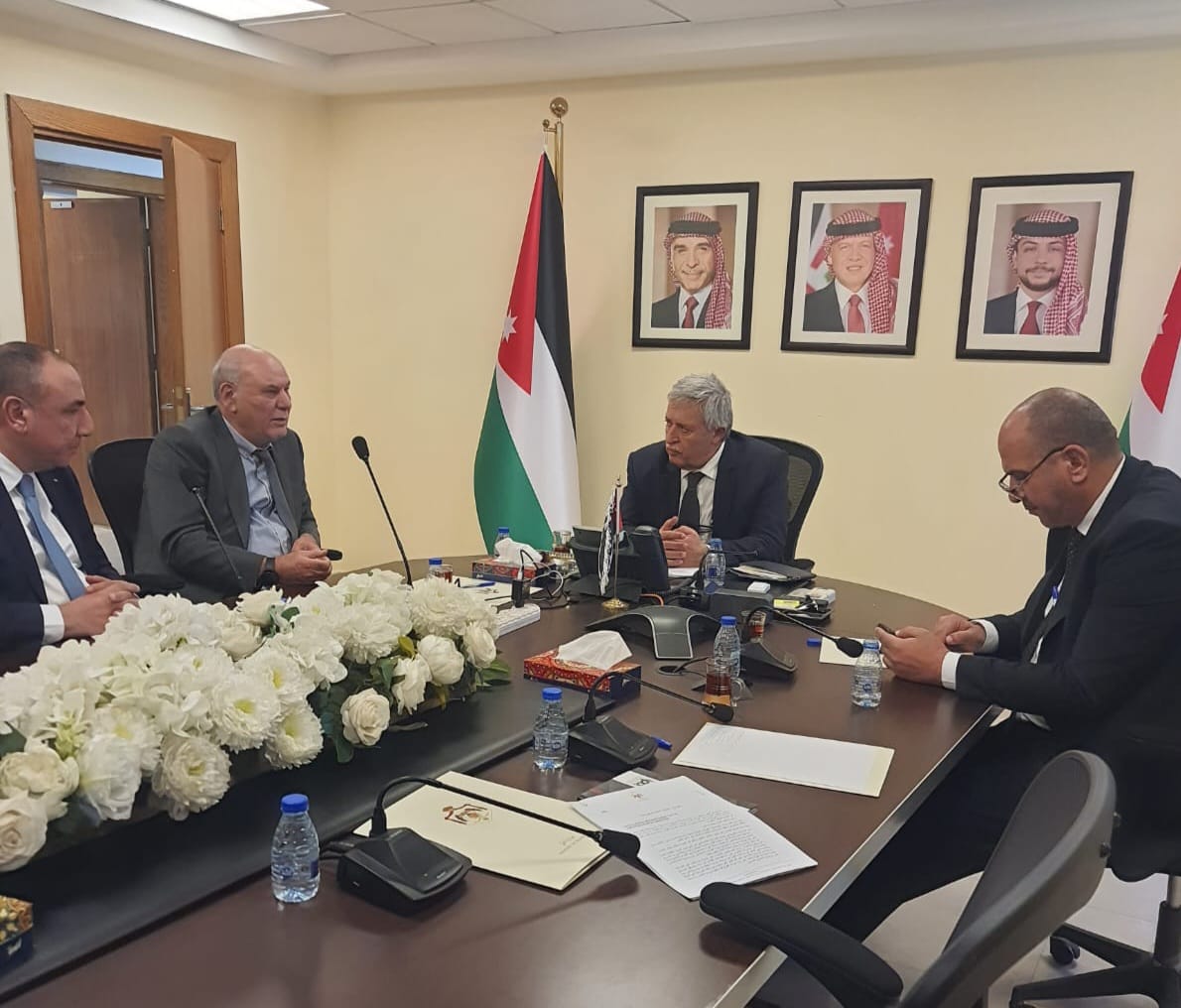 القطامين يبحث ملف السائقين: نحو بيئة عمل عادلة وضمان اجتماعي شامل