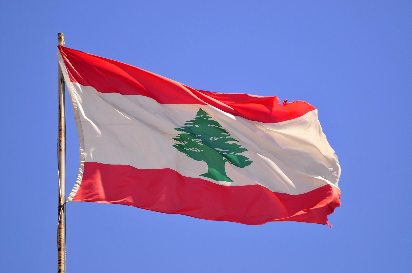 لبنان يعلن الحداد 3 أيام على وفاة الرئيس ووزير الخارجية الإيرانيين