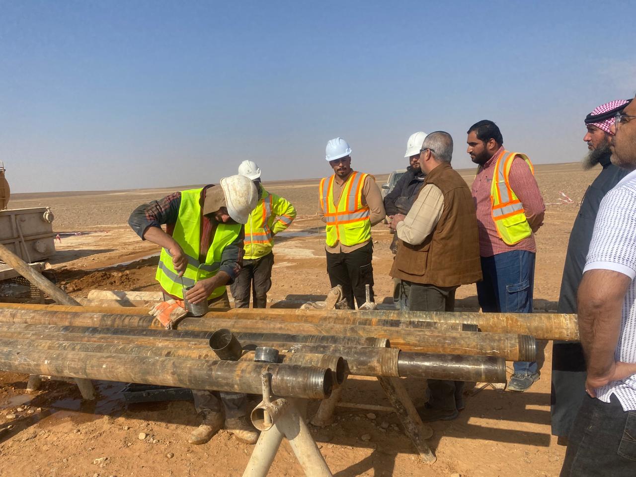 الخرابشة يتفقد أعمال الاستكشاف والتنقيب عن خام الفوسفات في منطقة الريشة