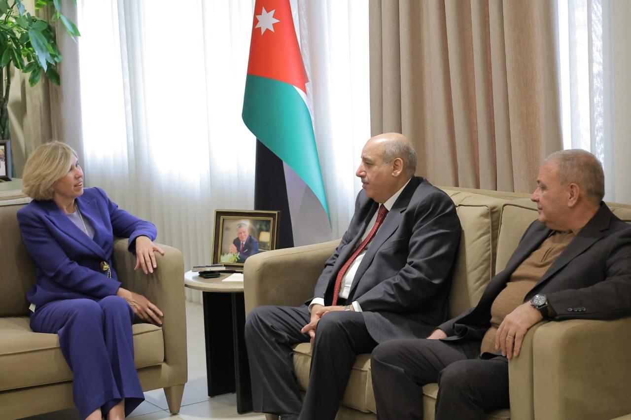 القاضي يلتقي السفيرة الأسترالية 