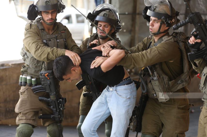 الاحتلال يعتقل 8 فلسطينيين من بلدة اماتين شرق قلقيلية