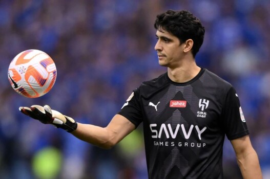 هل يبقى بونو مع الهلال ؟ 