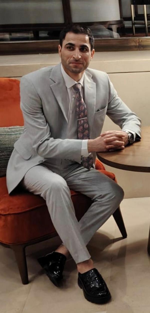 الدكتور عمران حسن ابورمان  ..  مبارك الزفاف