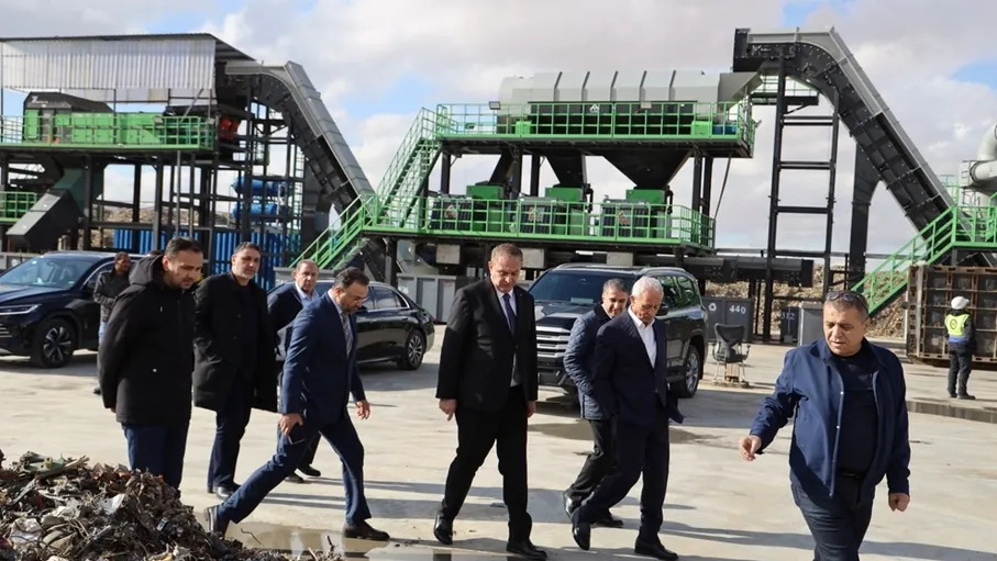 وزير البيئة يزور مصنع “معادن المدينة” ويؤكد تشجيع وتعزيز مشاريع إعادة التدوير والاقتصاد الأخضر 