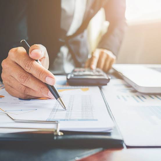 شركات التمويل والمقترضون المتعثرون ..  مطالب برقابة أشد على أساليب تحصيل الديون