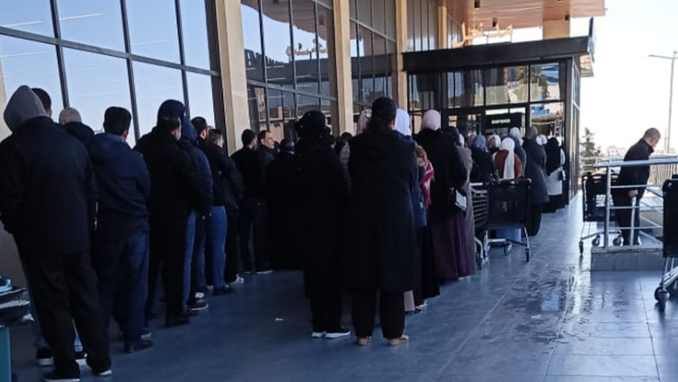 لماذا نفدت كميات زيت الزيتون المستورد فور طرحها؟ مواطنون: جماعات اشترتها لصالحها