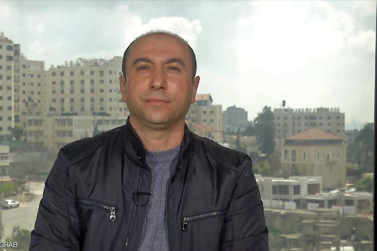 محلل فلسطيني لـ "أخبار اليوم": إسرائيل في مأزق داخلي عميق والسيناريوهات المقبلة خطيرة