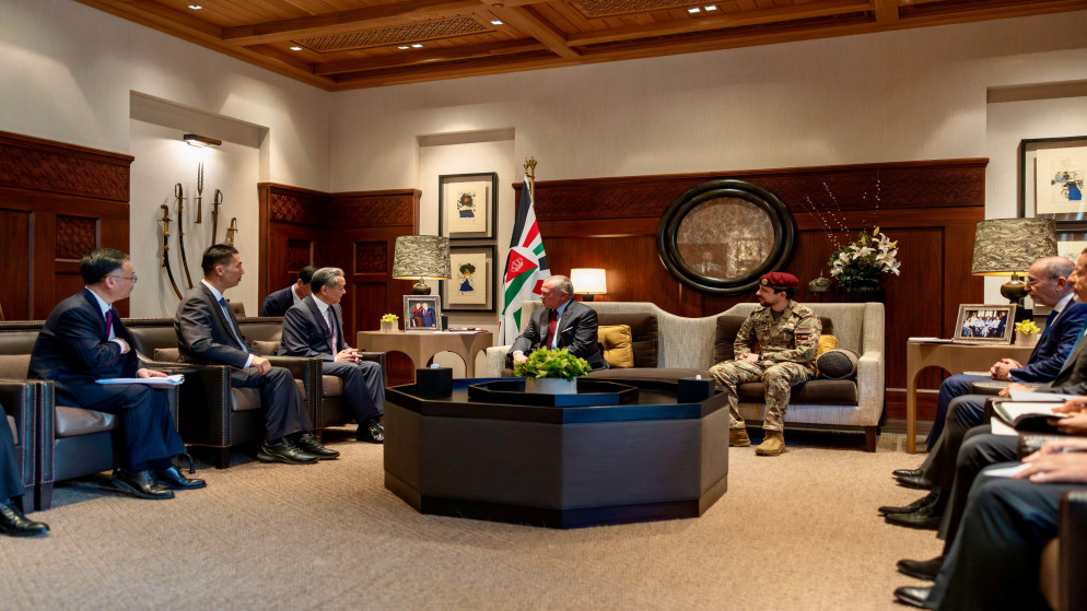 الملك يستقبل وزير الخارجية الصيني ويبحث سبل توطيد الشراكة الاستراتيجية