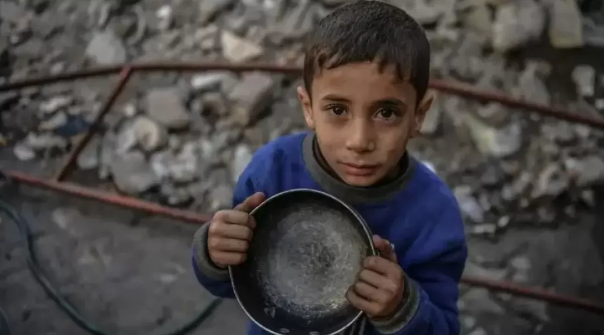 أطفال غزة يستصرخون العالم: "نستحق الحياة والكرامة" 