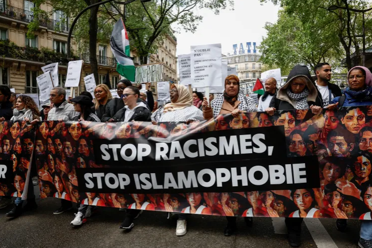 هكذا تدار صناعة الخوف من المسلمين في فرنسا