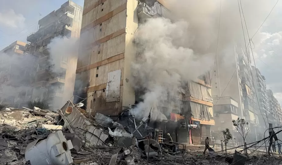 لبنان: استشهاد مسعفين في كفرصير وحزب الله يواصل دكَّ تجمعات الاحتلال 