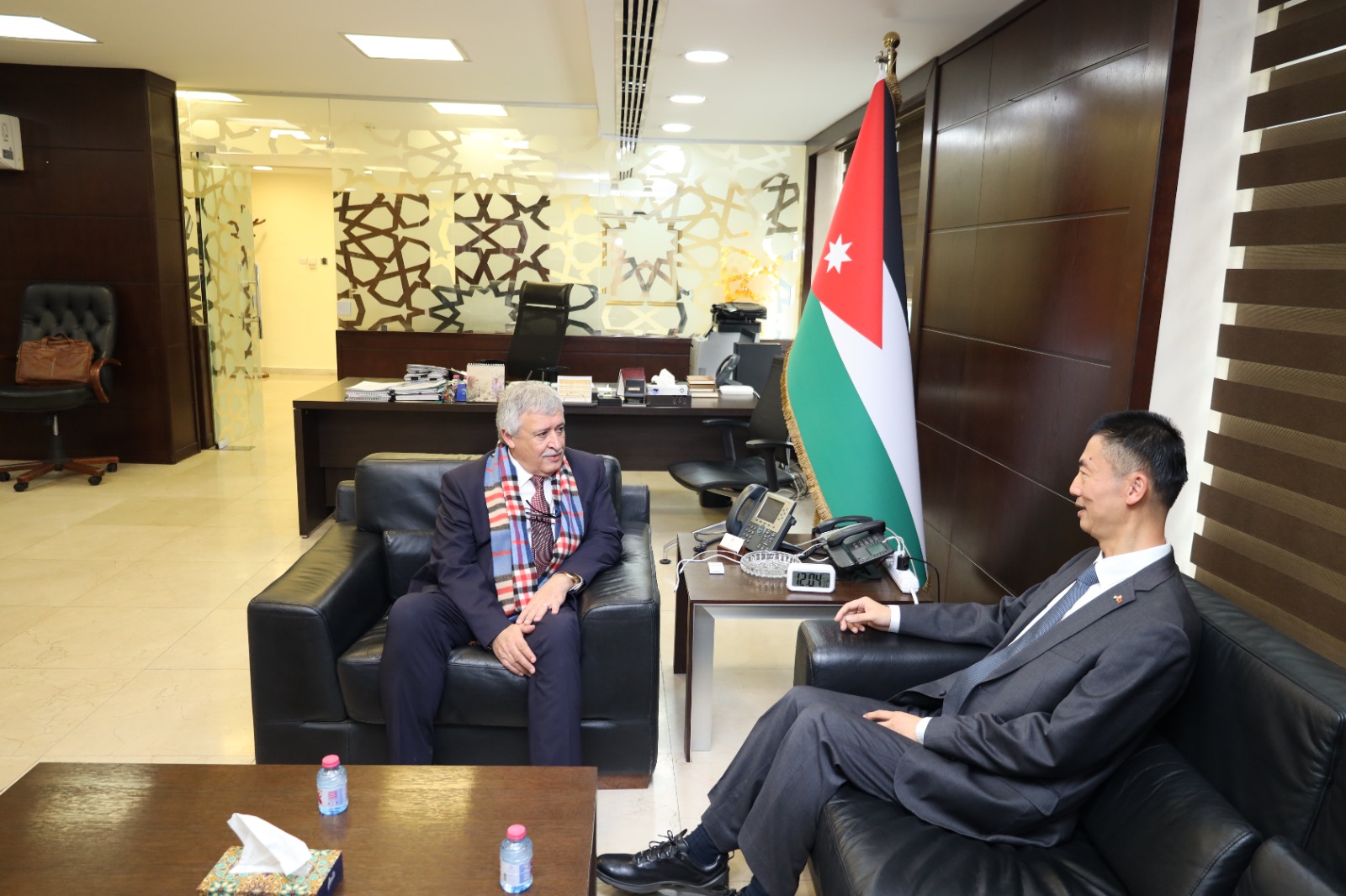 وزير النقل يبحث مع السفير الصيني تعزيز التعاون في مجالات النقل