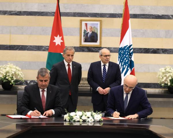 الأردن ولبنان يوقعان مذكرة لمشاريع الربط الكهربائي