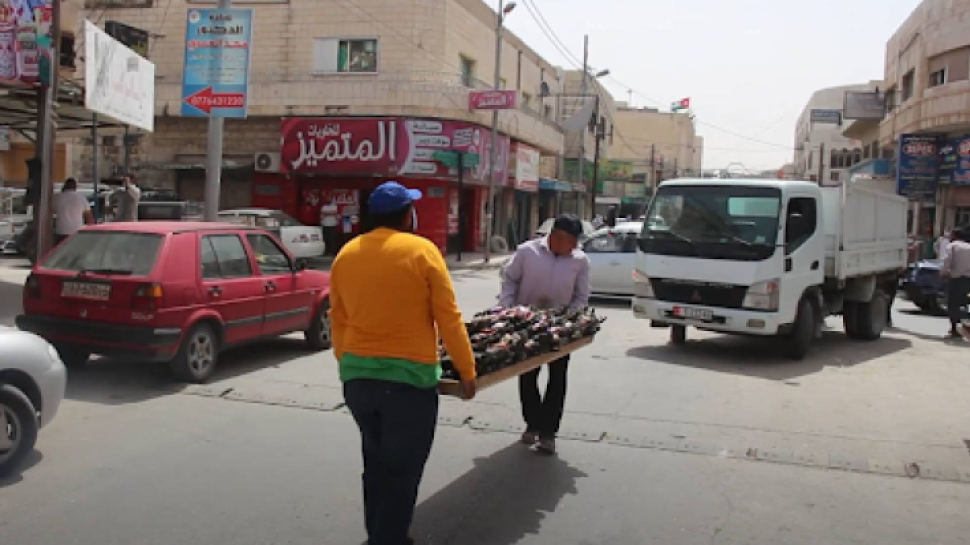 شكاوى في المفرق من انتشار البسطات وإغلاق الطرق أمام المحال