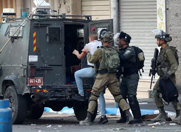 الاحتلال يشنّ حملة اعتقالات واسعة في الضفة الغربية  