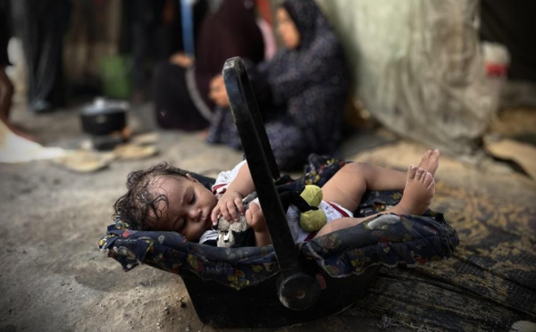 انعدام حليب الأطفال يهدِّد حياة الرُّضَّع في غزَّة 