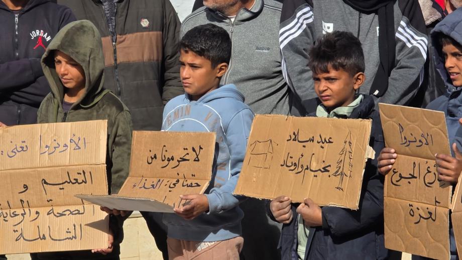 نازحو رفح يناشدون "الأونروا" تفعيل دورها الإنسانيِّ وإبراز معاناتهم أمام العالم  