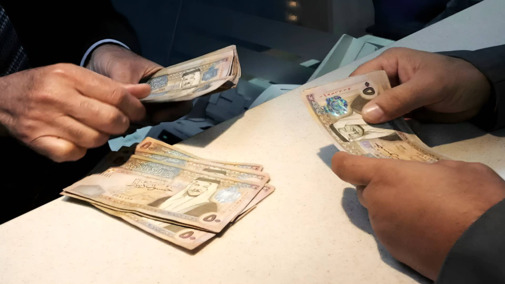 لماذا تختلف رواتب التقاعد بين المتقاعدين قديمًا وحديثًا رغم تطابق المنصب والدرجة؟