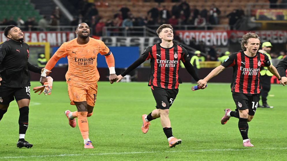 ميلان يحرم روما الصدارة ويقترب مع إنتر من نابولي في بطولة إيطاليا