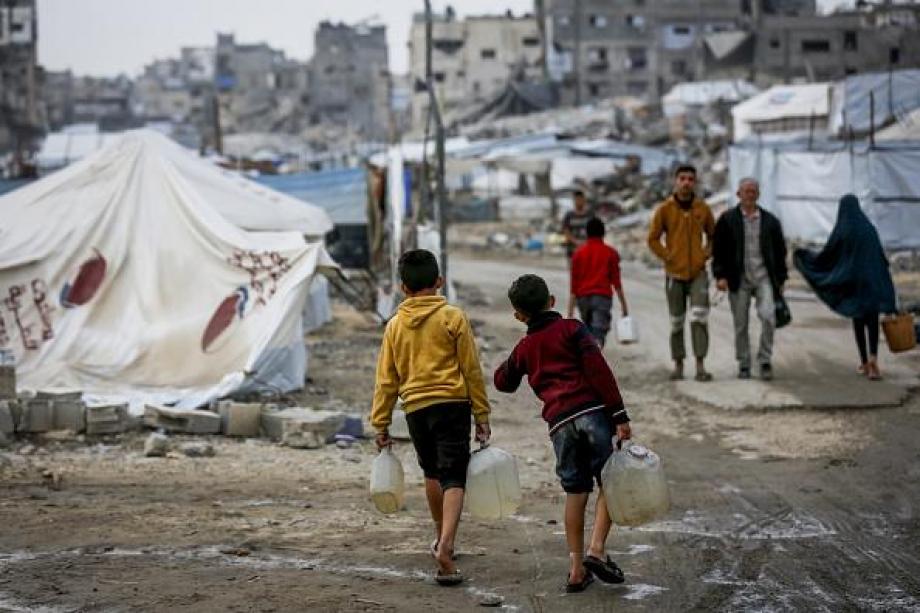 الإحصاء: 43% من سكان فلسطين أطفال وآلاف الضحايا في غزة  