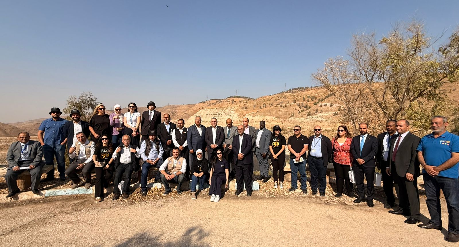 الفاو وسلطة وادي الأردن يطلعان على المشروع التجريبي لنظام الطاقه الشمسيه العائم في سد الملك طلال 