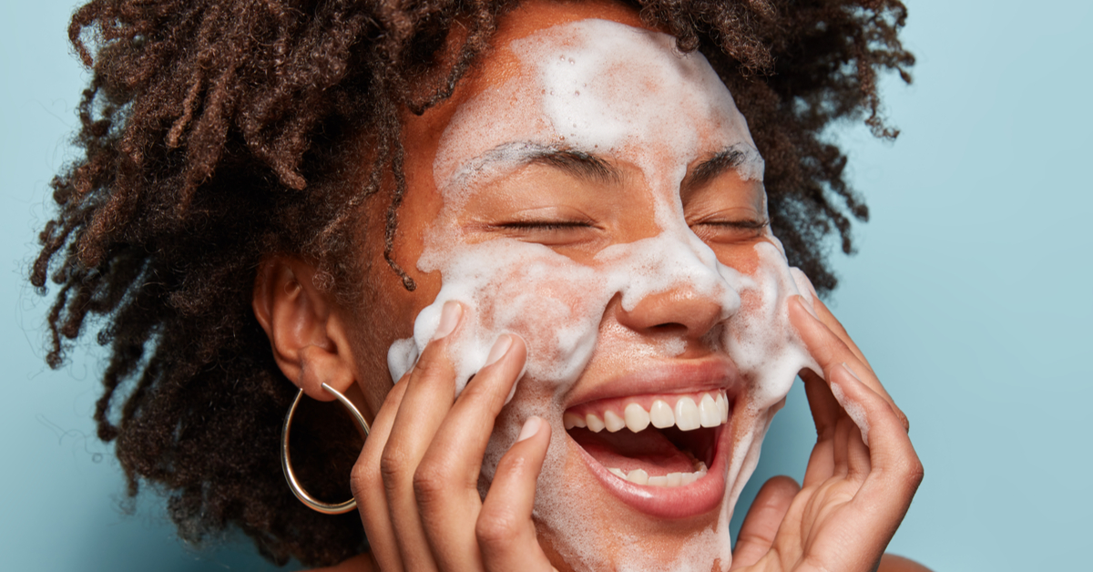 11 حيلة مدعومة علمياً تحسن روتين العناية بالبشرة