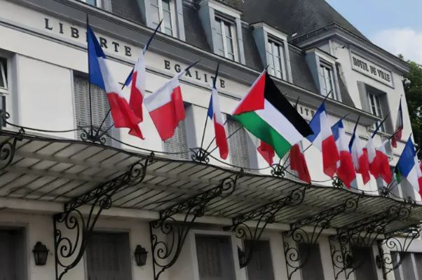 الداخلية الفرنسية تطلب من البلديات عدم رفع علم فلسطين يوم الاعتراف بالدولة