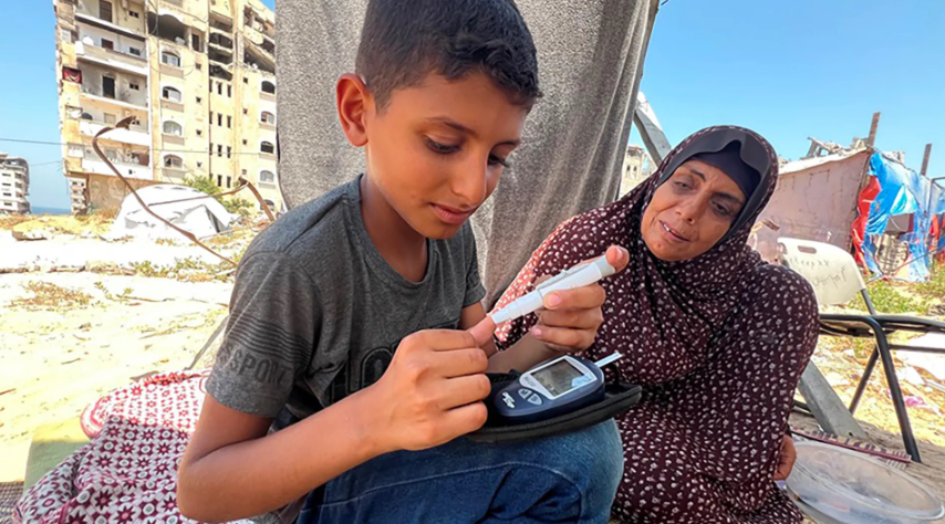 عازبات في غزة ..  يشتكين غياب السند وظروف النزوح