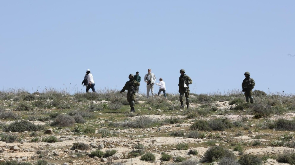إصابة 6 فلسطينيين جراء اعتداء مستوطنين عليهم بالضرب في الخليل