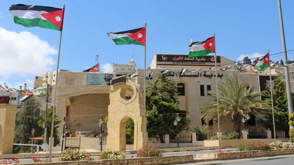 بلدية السلط تتولى دفن متوفى فلسطيني لعدم وجود أقاربه في المملكة