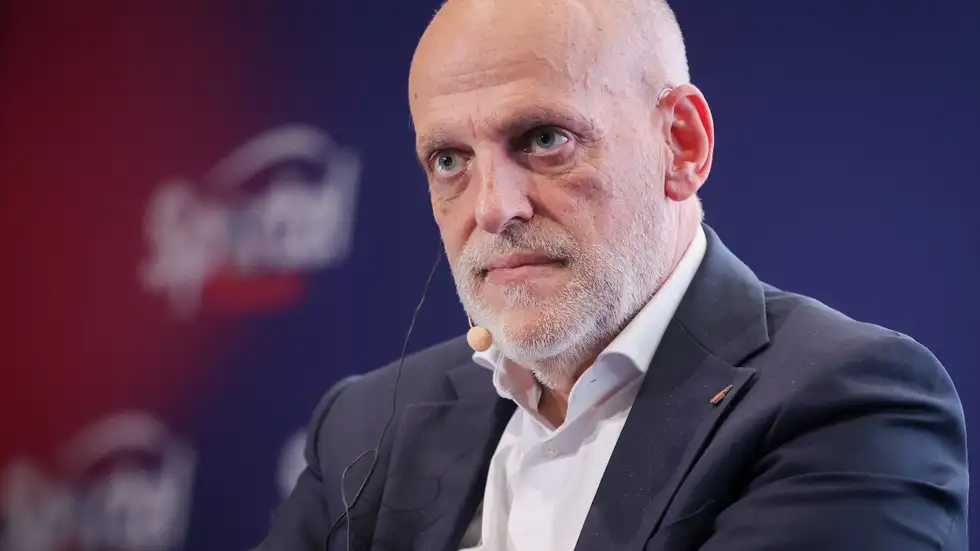 "يستنجد بتصريحات بيريز لإنقاذ رقبته!" ..  تيباس في ذهول مع اقتراب شبح العقوبة