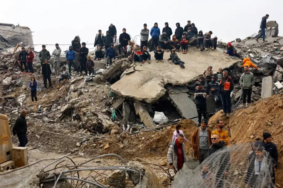 شهداء وإصابات في انهيار منزلين جراء الرياح الشديدة بغزَّة  