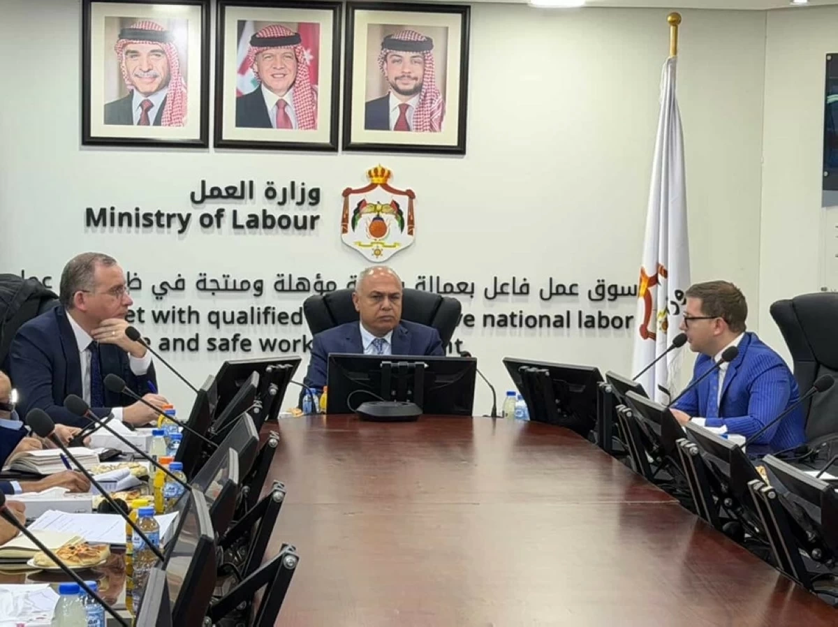 "العمل" تبحث تشغيل الممرضين الأردنيين في ايطاليا