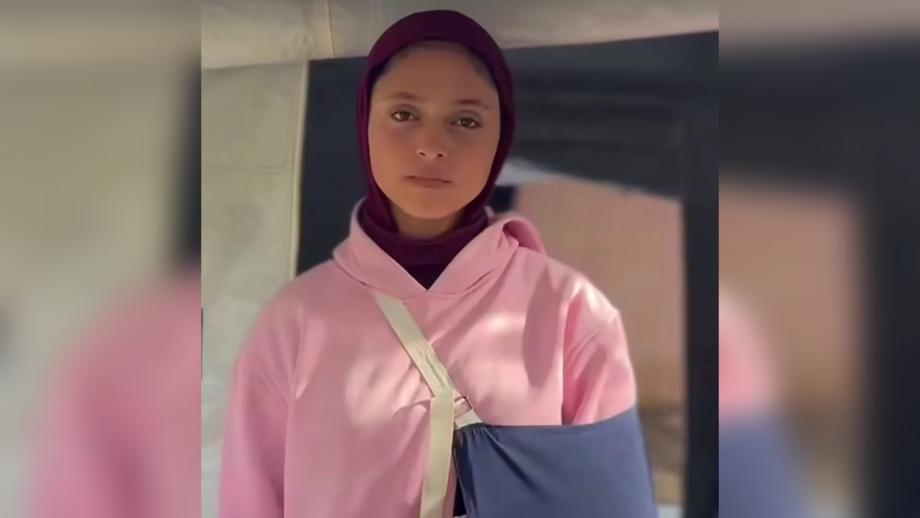 قصفان ونزوح وجرح مفتوح: طفلة من غزة تنتظر علاجًا خارج القطاع 