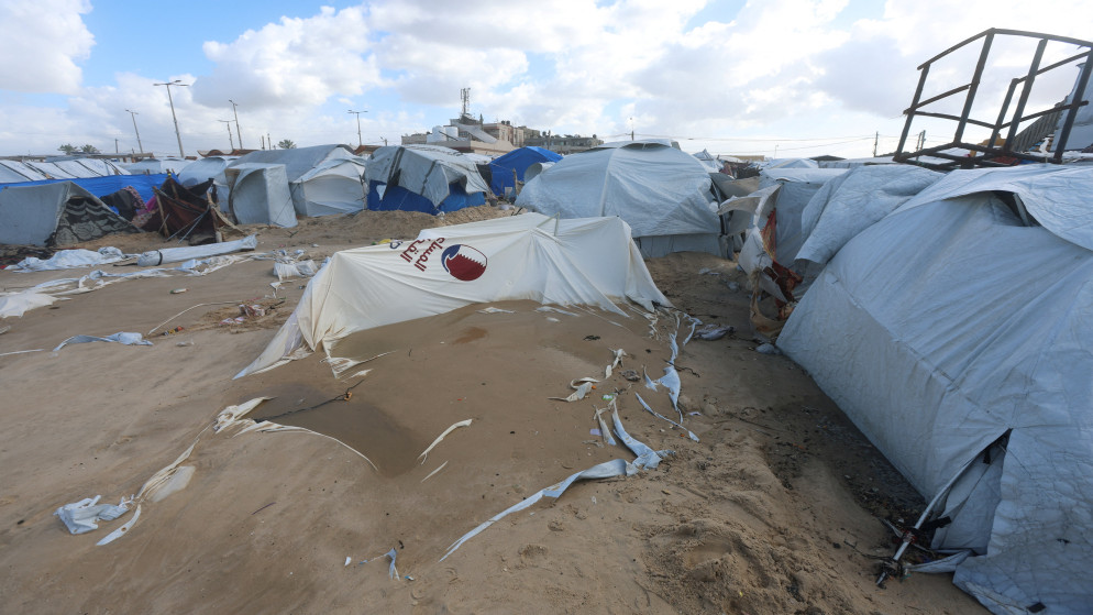 بلدية غزة : غرق آلاف الخيام وعشرات المناطق المنكوبة وسط انهيار الخدمات