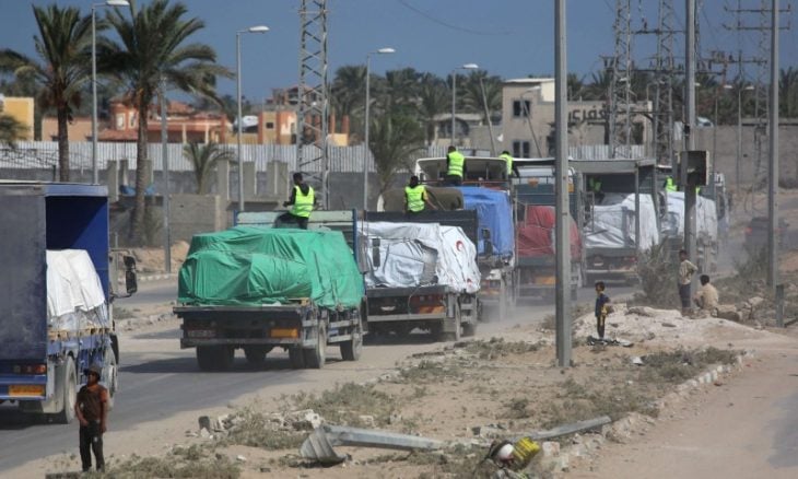 انطلاق 200 شاحنة مساعدات من مصر إلى قطاع غزة