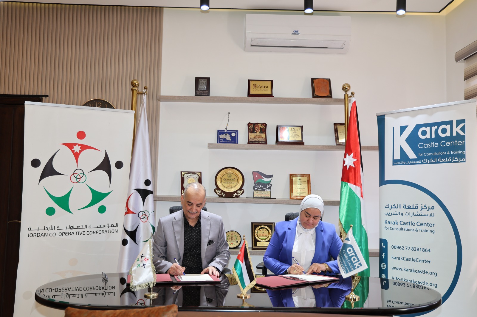 مذكرة تعاون بين "التعاونية الأردنية" ومركز قلعة الكرك للاستشارات والتدريب 