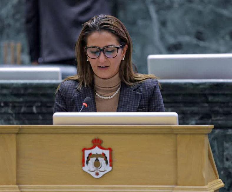 البشير تطالب بمراجعة قرار إلزام غير الأردنيين بمراجعة مراكز الأمن العام