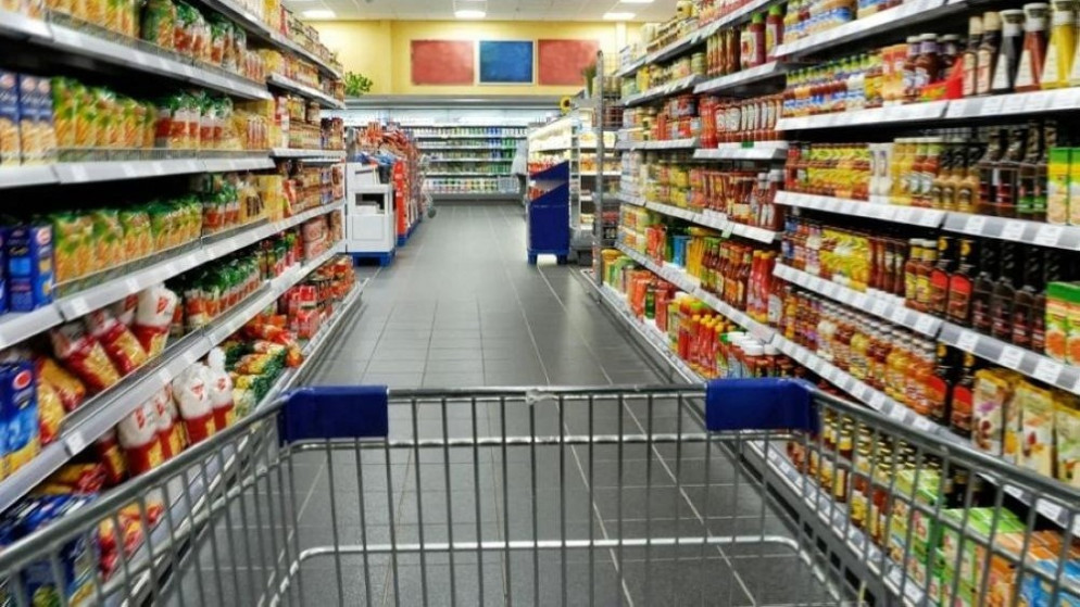 السوق المحلية تشهد وفرة بالسلع والمواد الغذائية 