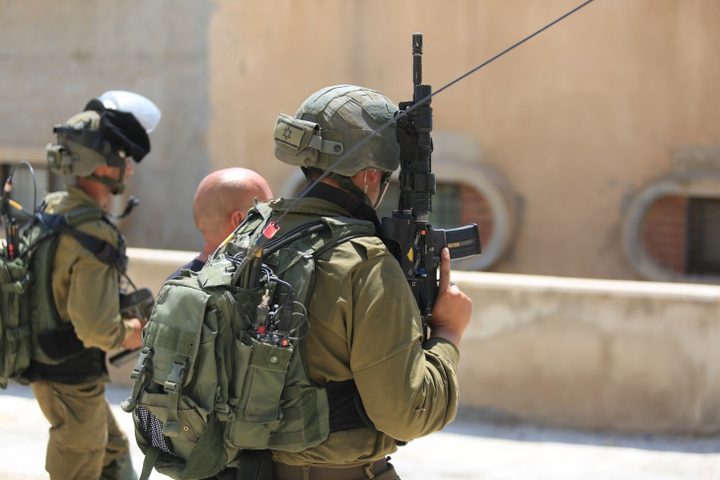 الاحتلال يعتقل شابا من قلقيلية 