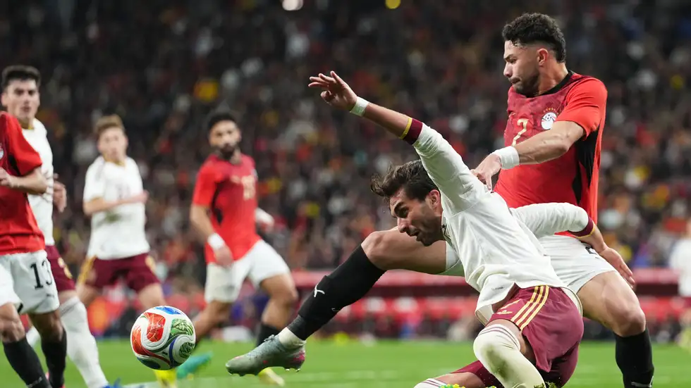 ثورة رسمية ..  شرطة كتالونيا تبدأ التحقيق في إهانة منتخب مصر