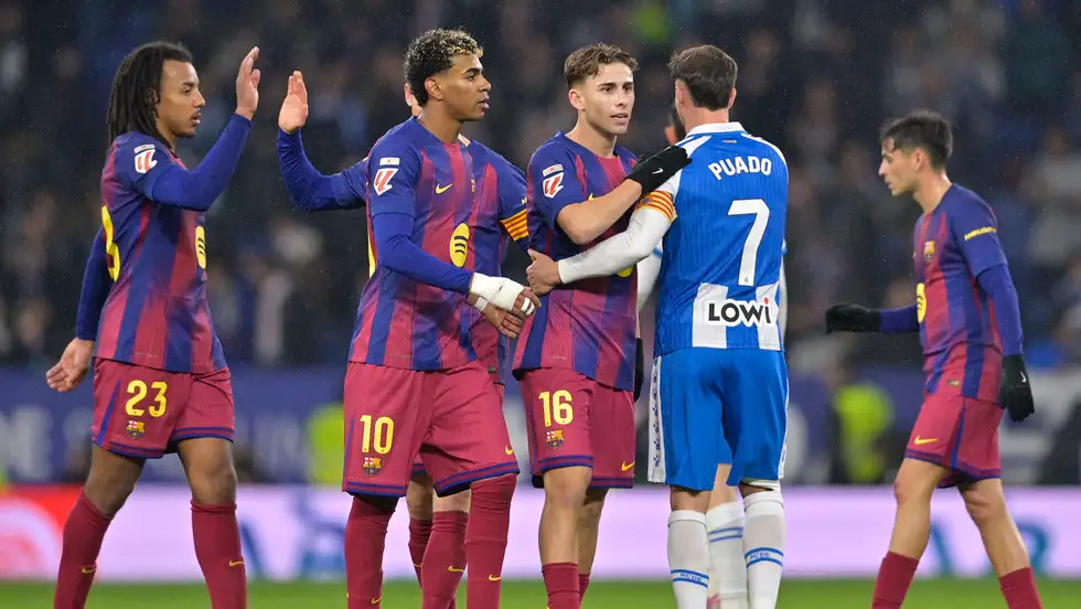 مانشستر سيتي وليفربول وتشيلسي يتصارعون على نجم برشلونة