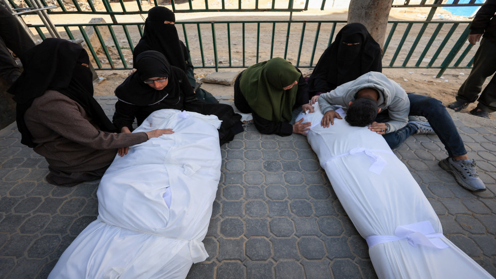 6 شهداء ومصابون في قصف الاحتلال مخيم البريج وخان يونس