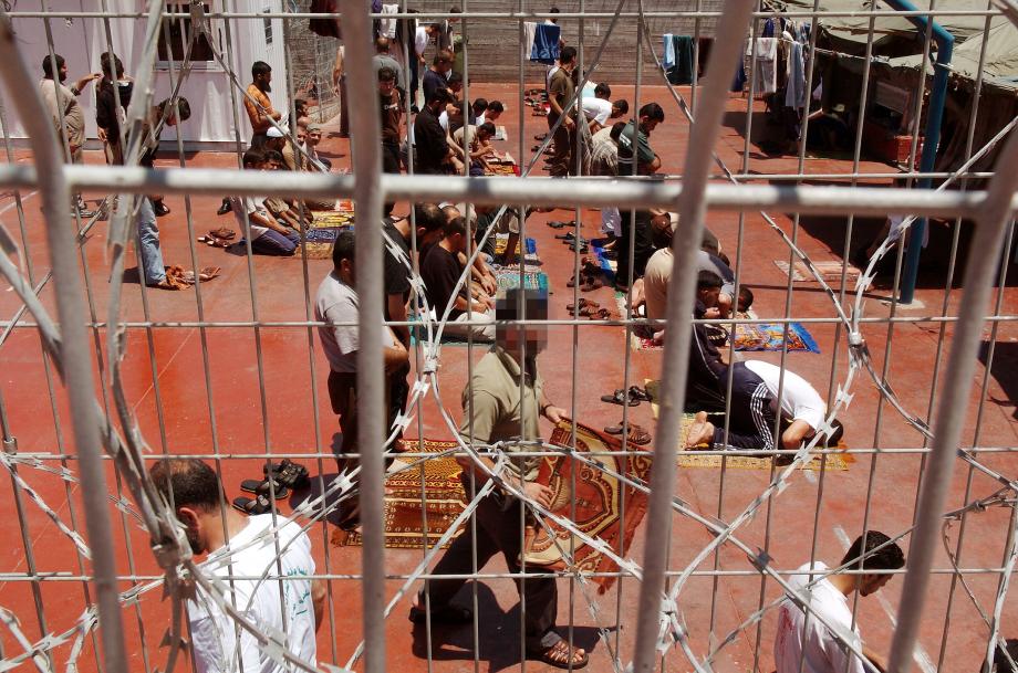 تقارير حقوقية: انتهاكات مروّعة بحق معتقلي غزة في سجون الاحتلال 