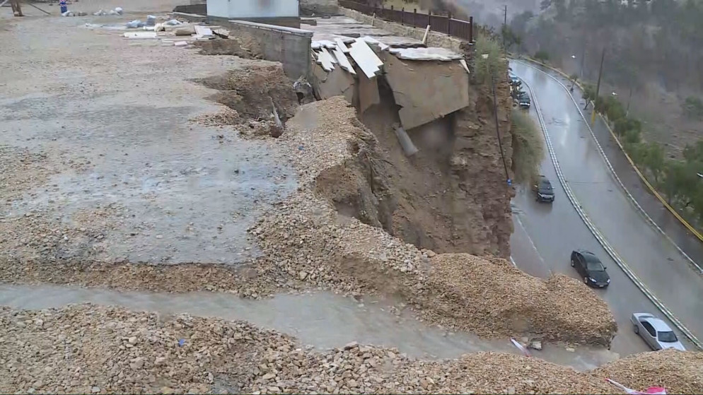 وزير الإدارة المحلية: حلول مستدامة لإعادة تأهيل البنية التحتية المتضررة من الأمطار بالكرك