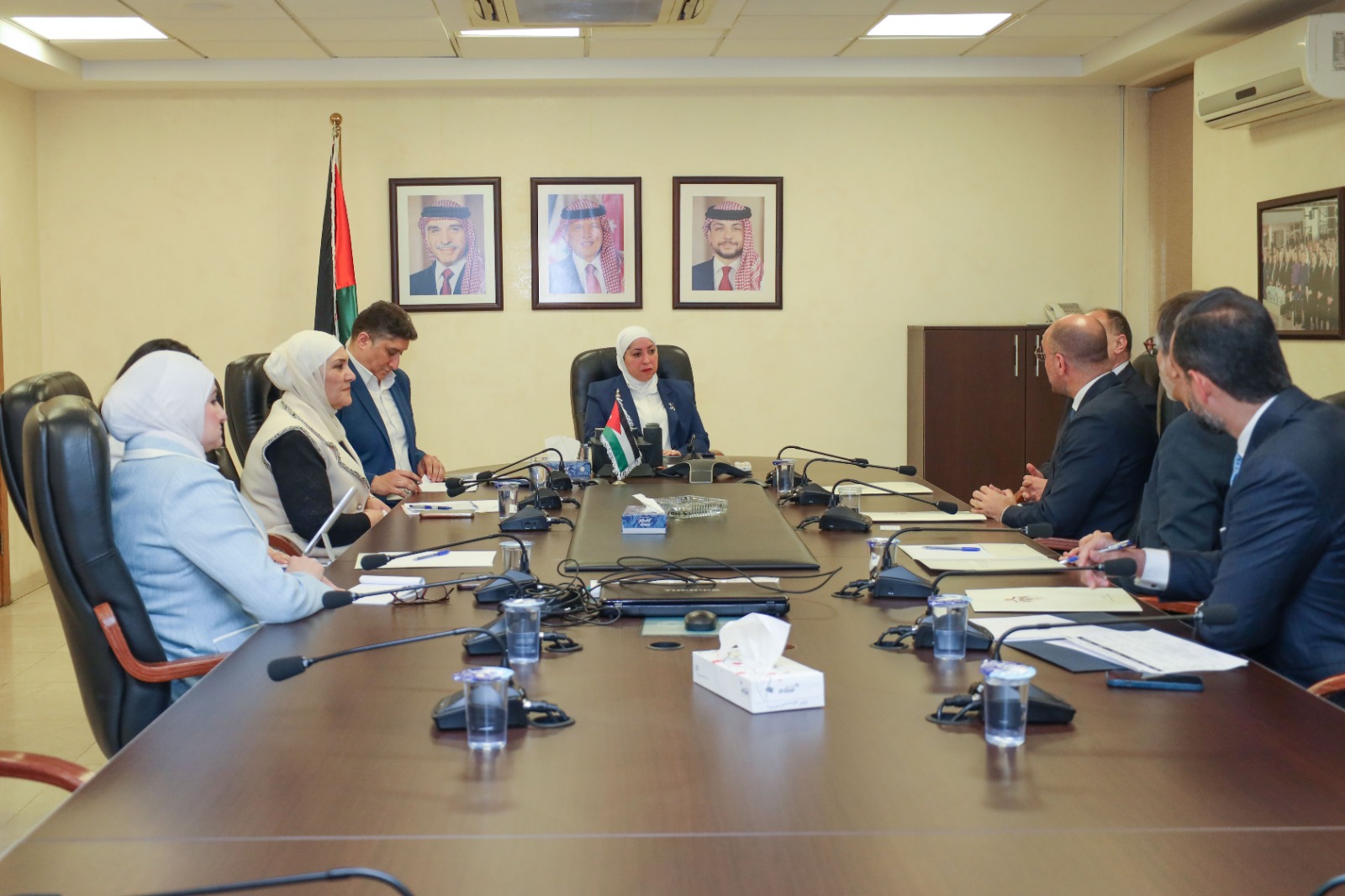 وزيرة النقل تبحث مع السفير الإيطالي أوجه التعاون في مشاريع قطاع النقل