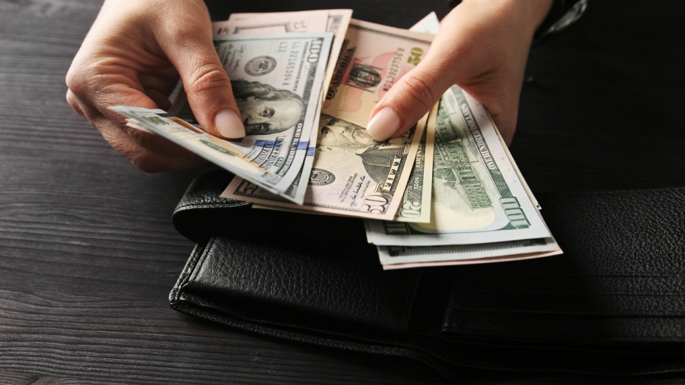 الدولار بالقرب من أعلى مستوى في أسبوع وسط الضبابية حول حرب إيران