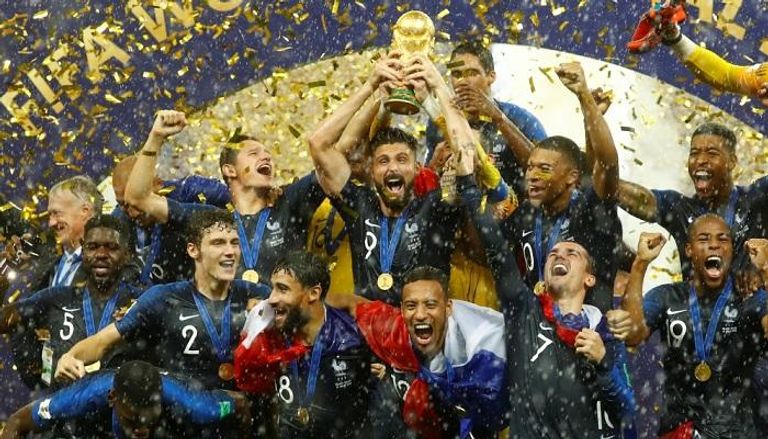 بقيادة ريال مدريد وبرشلونة ..  5 أندية تتصارع على بطل العالم السابق