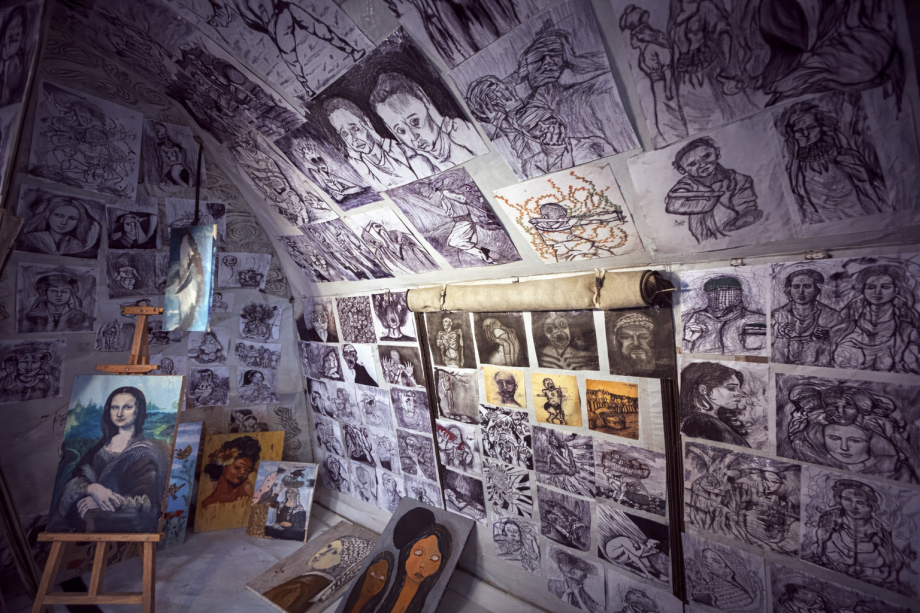 من خيمة النزوح… يولد معرض الأمل  