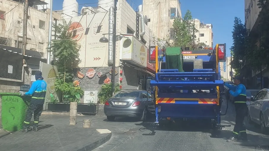 بدء تطبيق آليات جمع ونقل النفايات الجديدة في وسط عمان 